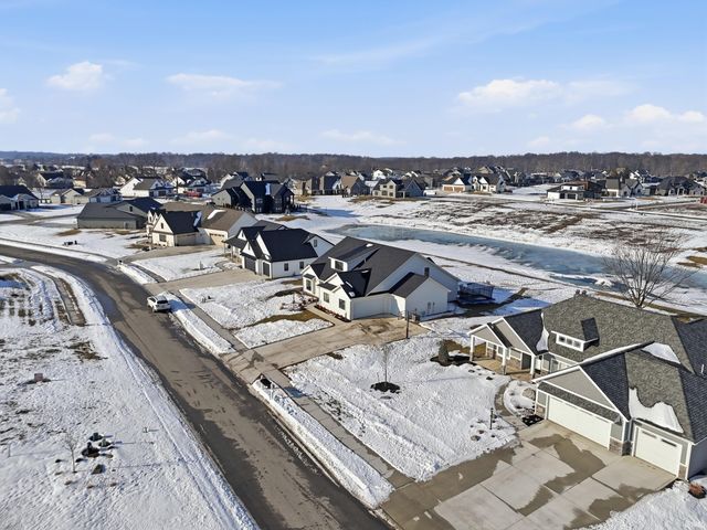 10483 Spamount Cove, Leo, IN 46765