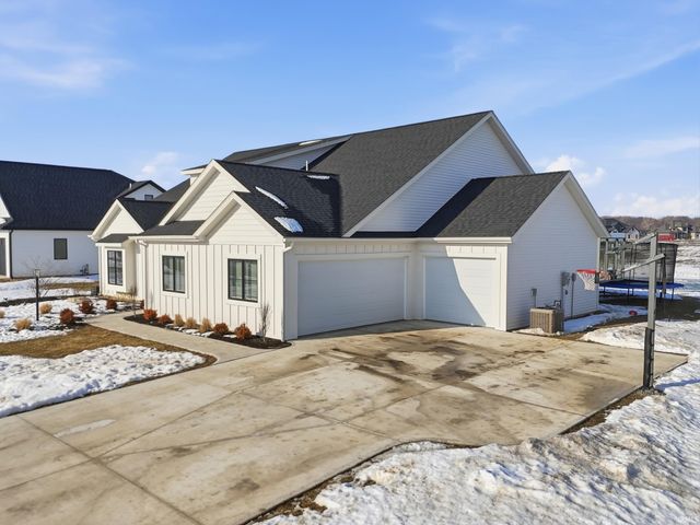 10483 Spamount Cove, Leo, IN 46765