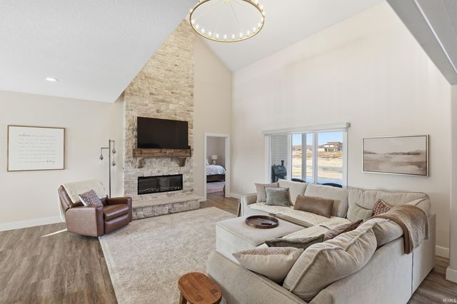 10483 Spamount Cove, Leo, IN 46765