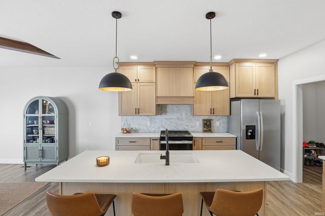 10483 Spamount Cove, Leo, IN 46765