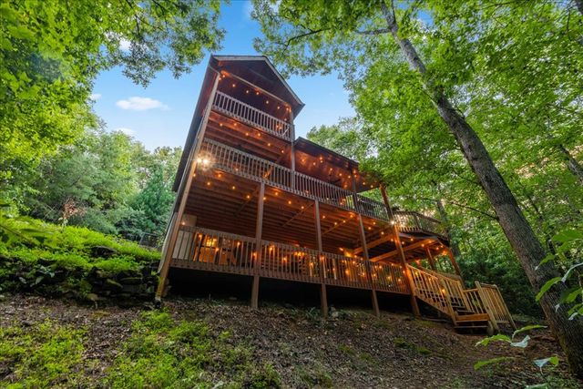 126 Brookwood Drive, Blue Ridge, GA 30513
