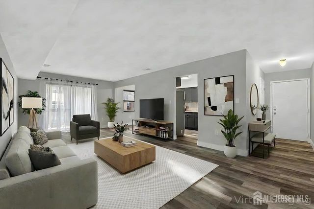 1518 Raspberry Court, Edison, NJ 08817