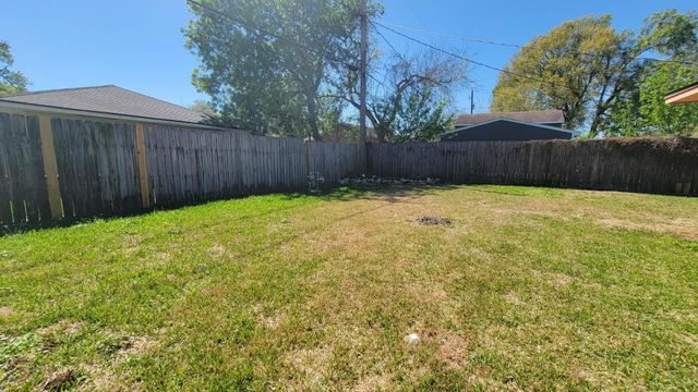 5658 Berry Creek Drive, Houston, TX 77017