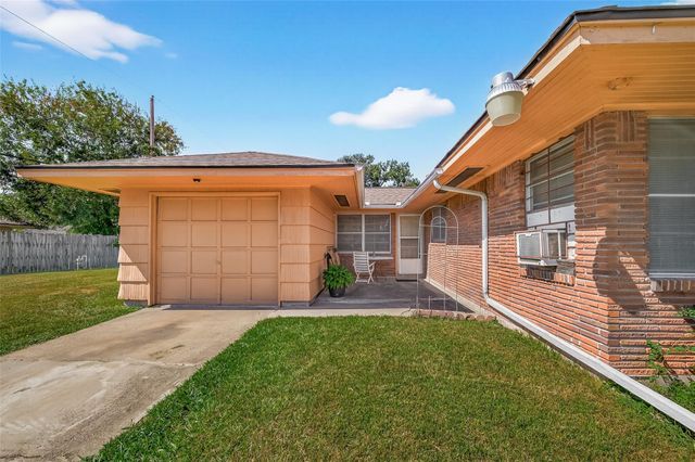 5658 Berry Creek Drive, Houston, TX 77017