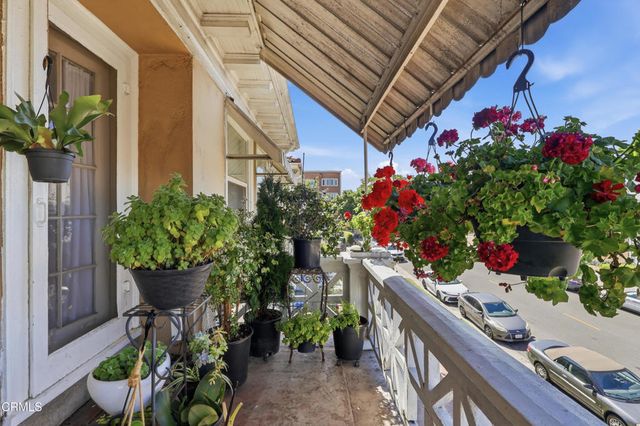 142 148 S Manhattan Place, Los Angeles, CA 90004