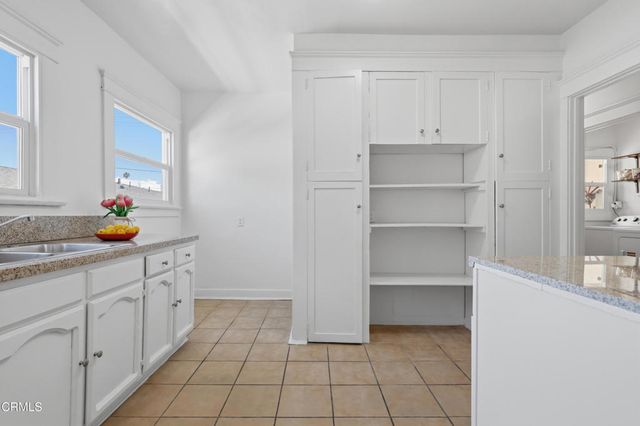 142 148 S Manhattan Place, Los Angeles, CA 90004