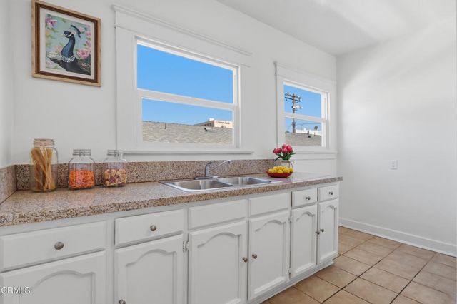 142 148 S Manhattan Place, Los Angeles, CA 90004