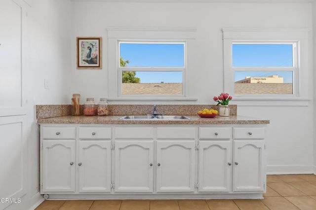 142 148 S Manhattan Place, Los Angeles, CA 90004