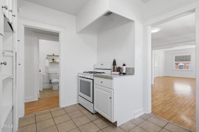 142 148 S Manhattan Place, Los Angeles, CA 90004