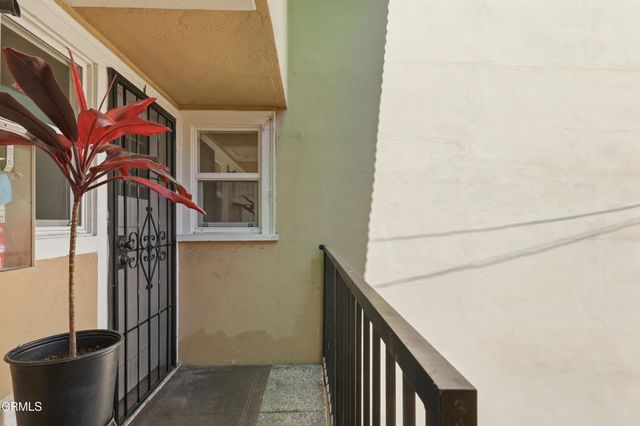 142 148 S Manhattan Place, Los Angeles, CA 90004