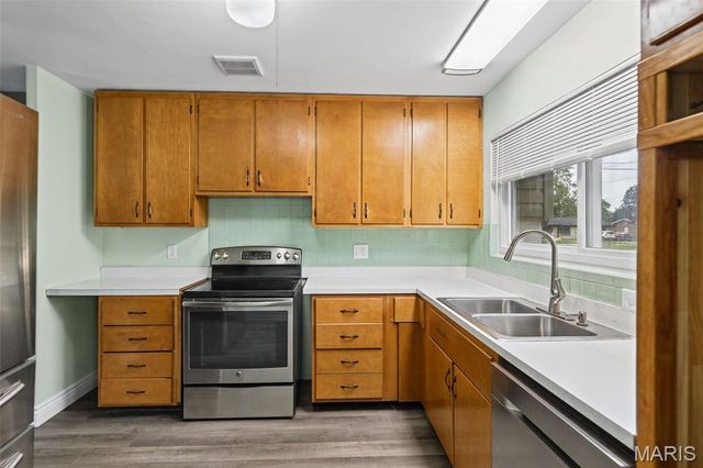 1104 N Yale Drive, O'fallon, IL 62269