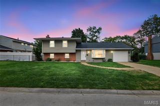 1104 N Yale Drive, O'fallon, IL 62269
