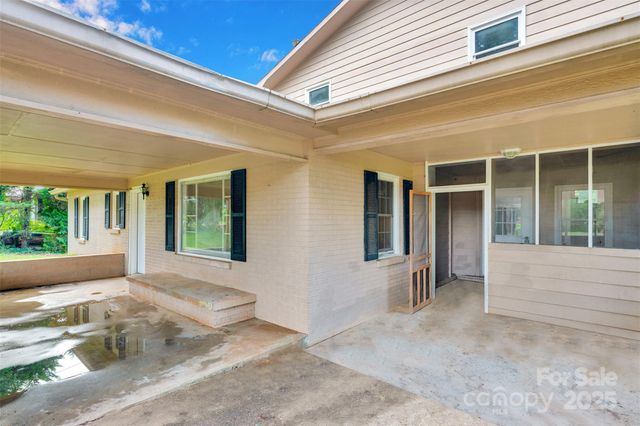 1095 Elm Circle, Granite Falls, NC 28630