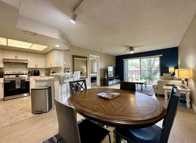 4191 N Haverhill Road 405, West Palm Beach, FL 33417