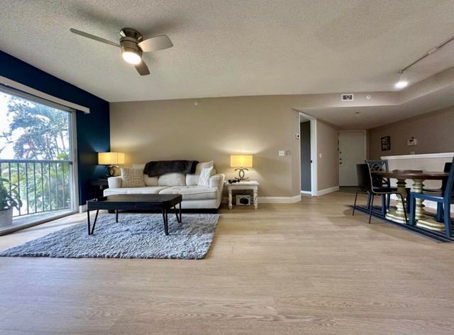 4191 N Haverhill Road 405, West Palm Beach, FL 33417