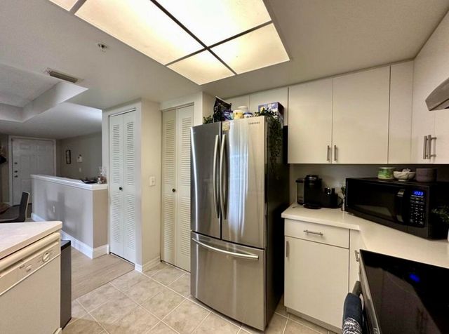 4191 N Haverhill Road 405, West Palm Beach, FL 33417