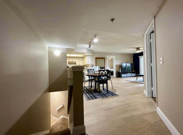 4191 N Haverhill Road 405, West Palm Beach, FL 33417