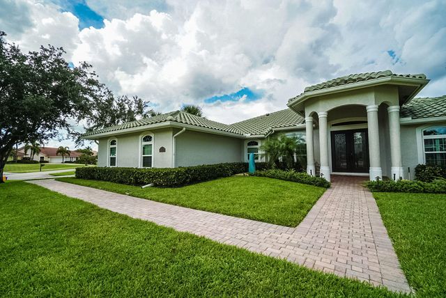 15925 Springhill Court, Wellington, FL 33414
