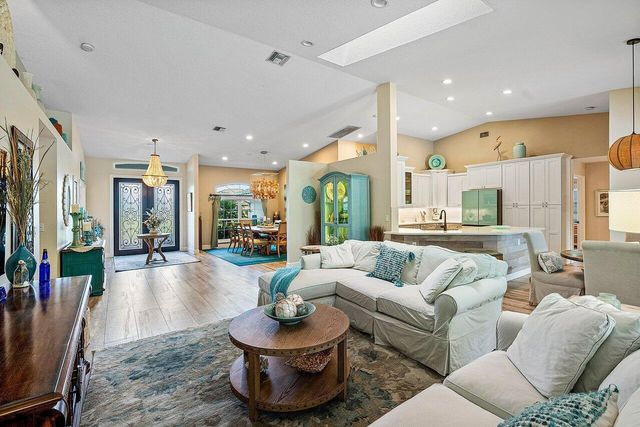 15925 Springhill Court, Wellington, FL 33414