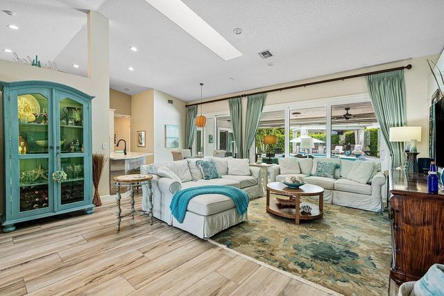 15925 Springhill Court, Wellington, FL 33414