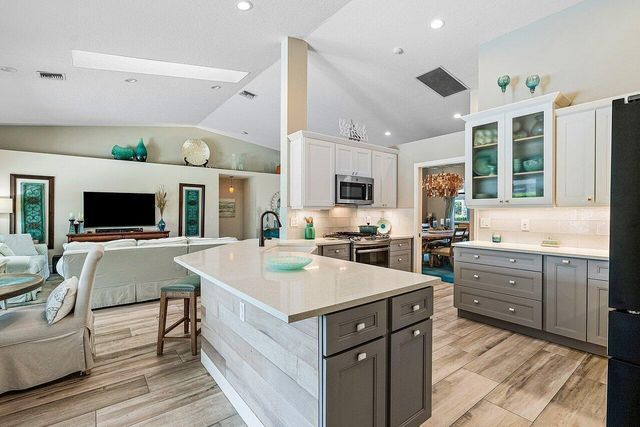 15925 Springhill Court, Wellington, FL 33414