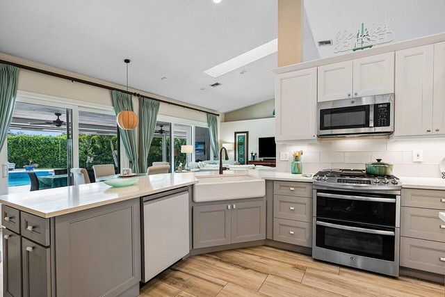 15925 Springhill Court, Wellington, FL 33414