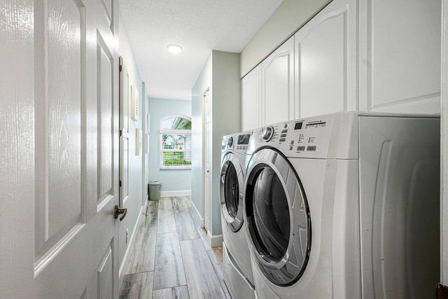 15925 Springhill Court, Wellington, FL 33414