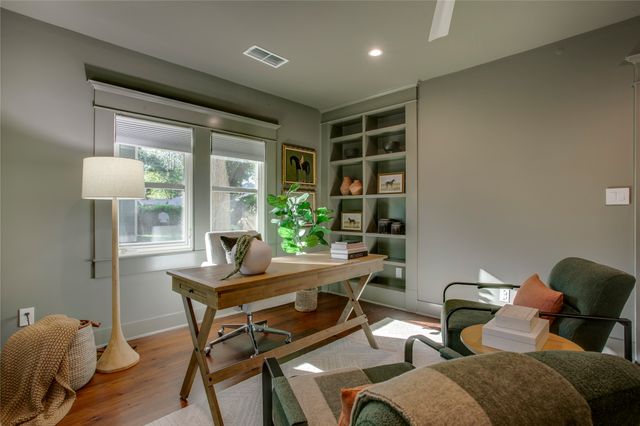 111 S Rosemont Avenue, Dallas, TX 75208