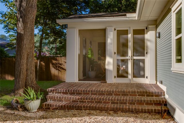 111 S Rosemont Avenue, Dallas, TX 75208