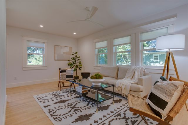 111 S Rosemont Avenue, Dallas, TX 75208