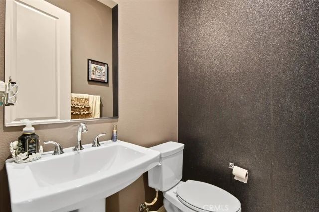 27681 Turnleaf Court, Saugus, CA 91350
