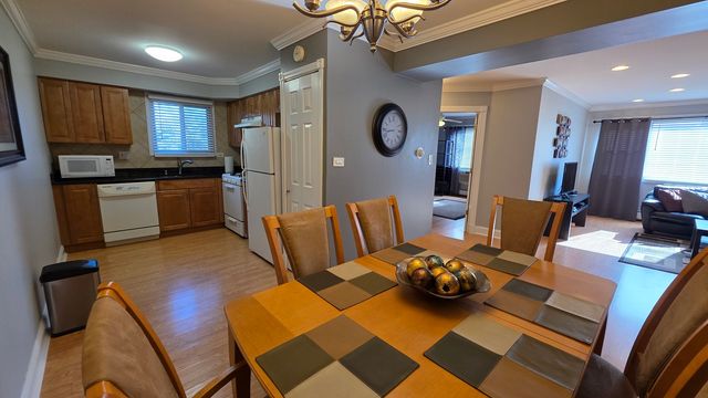 5310 N Chester Avenue 223, Chicago, IL 60656