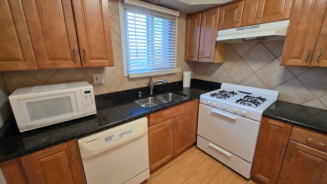 5310 N Chester Avenue 223, Chicago, IL 60656