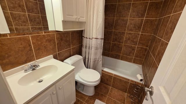 5310 N Chester Avenue 223, Chicago, IL 60656