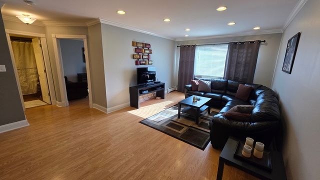 5310 N Chester Avenue 223, Chicago, IL 60656