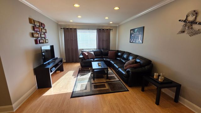 5310 N Chester Avenue 223, Chicago, IL 60656