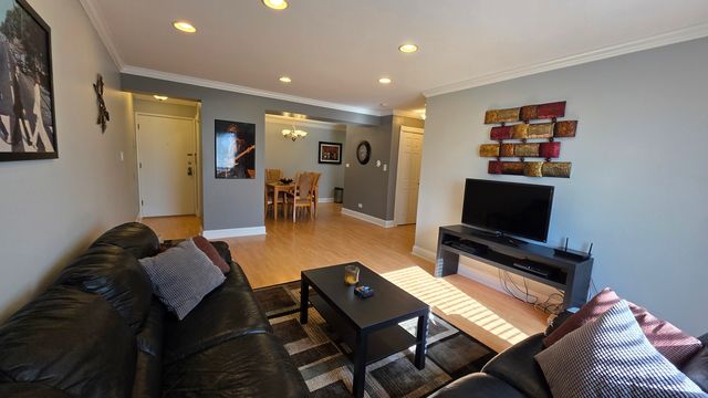 5310 N Chester Avenue 223, Chicago, IL 60656