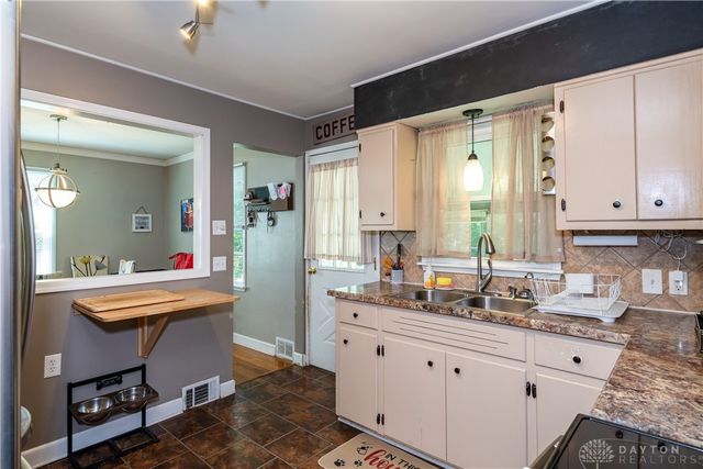 717 Woodlawn Avenue, Englewood, OH 45322
