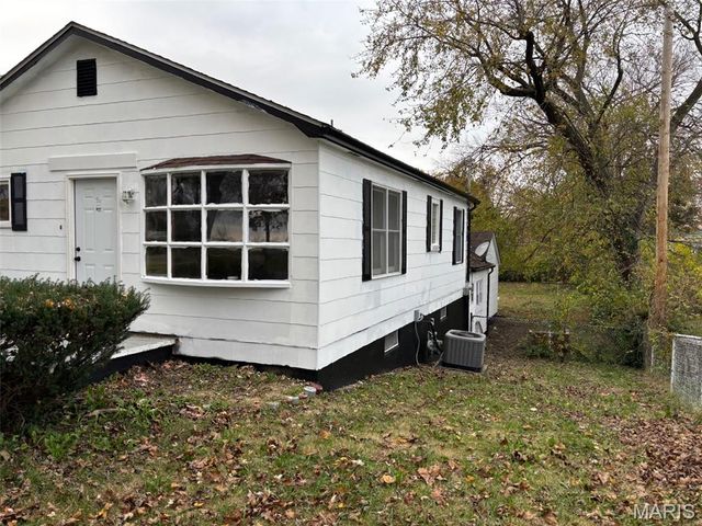 1301 Upper Cahokia Road, Cahokia, IL 62206