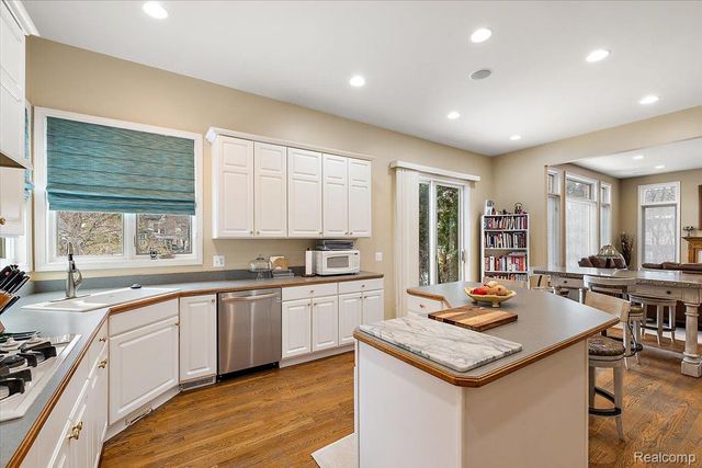 7108 Branford Court, West Bloomfield Charter Township, MI 48322