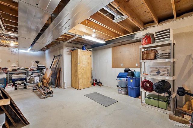 7108 Branford Court, West Bloomfield Charter Township, MI 48322