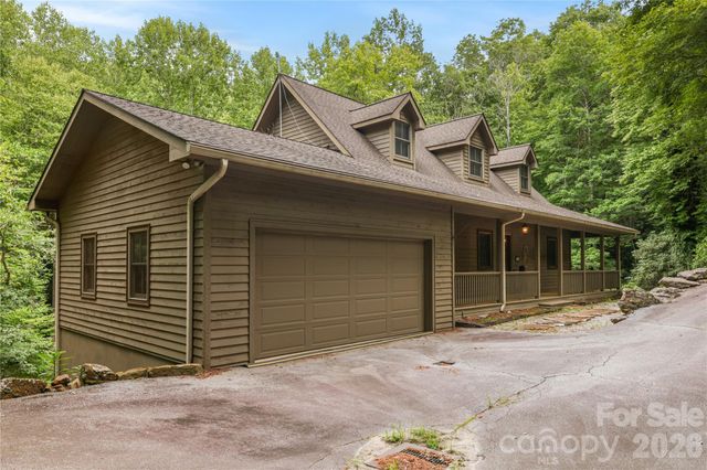 911 Buckberry Drive N, Sapphire, NC 28774