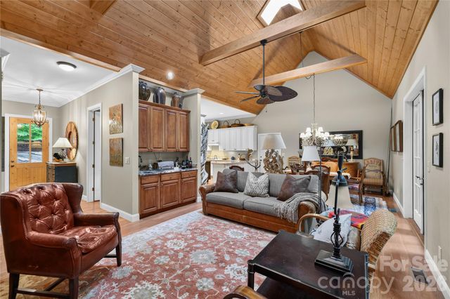 911 Buckberry Drive N, Sapphire, NC 28774