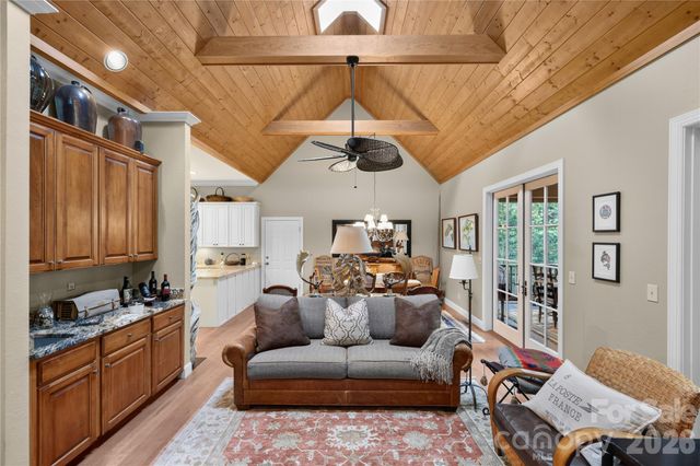 911 Buckberry Drive N, Sapphire, NC 28774