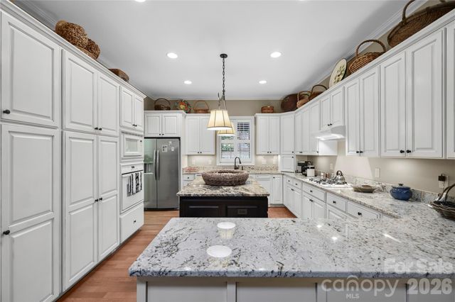 911 Buckberry Drive N, Sapphire, NC 28774