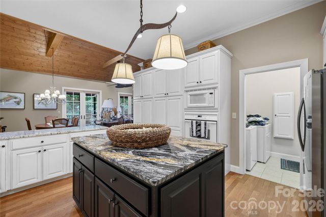 911 Buckberry Drive N, Sapphire, NC 28774