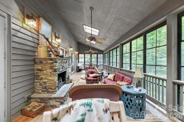 911 Buckberry Drive N, Sapphire, NC 28774