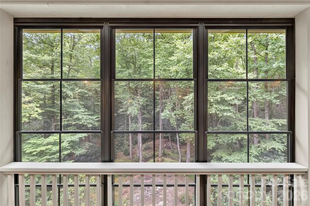 911 Buckberry Drive N, Sapphire, NC 28774