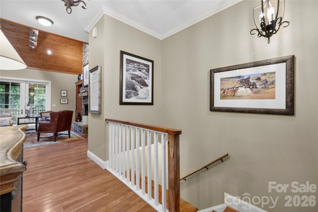 911 Buckberry Drive N, Sapphire, NC 28774