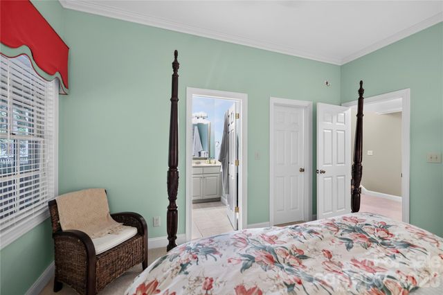 911 Buckberry Drive N, Sapphire, NC 28774